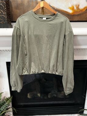 Ebb & Flow Women's Cropped Crewneck Sweatshirt - Olive Green